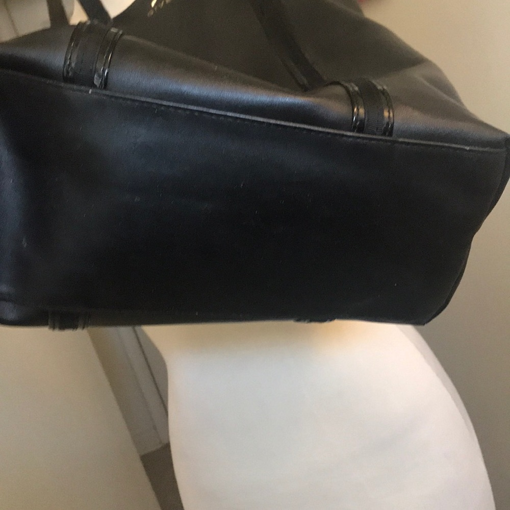 Givenchy Parfums Black Vegan Leather Tote ๐ - Picture 3 of 8